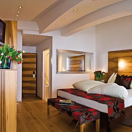 Snowwhite Hotel 4*